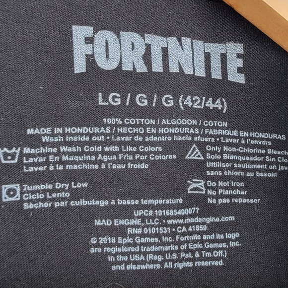 Fortnite Short Sleeve Tee Large 42/44 NWT - Picture 2 of 7